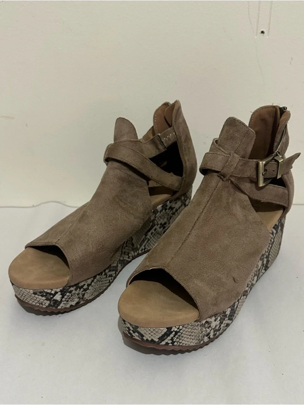 Corky’s Size 10 Westbrook Taupe Snakeskin Print Platform Sandals